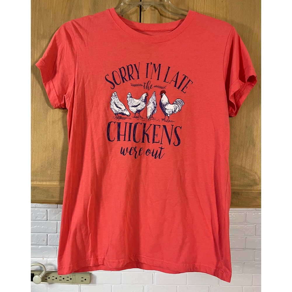 Unbranded Graphic Tee Women M Coral Excellent Chickens Were Out Funny T-Shirt